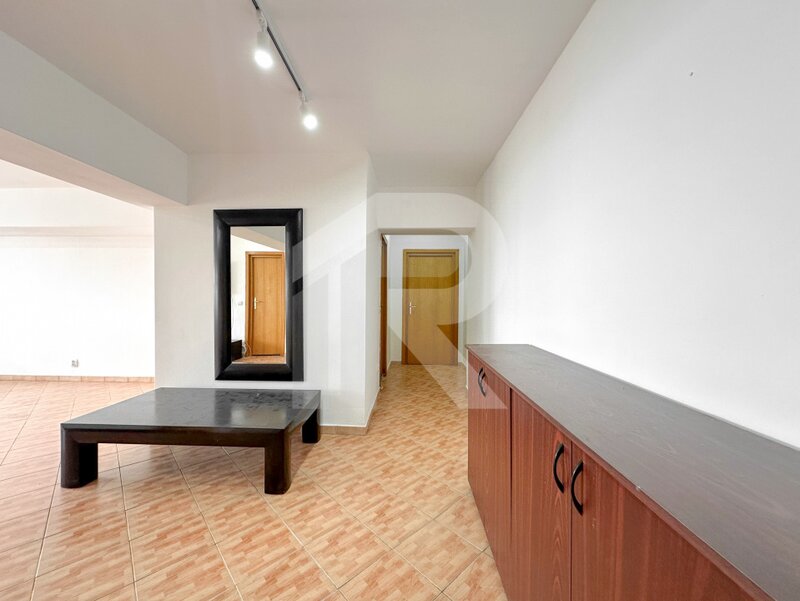 Alba Iulia Rond, apartament cu 3 camere de inchiriat, pretabil firma